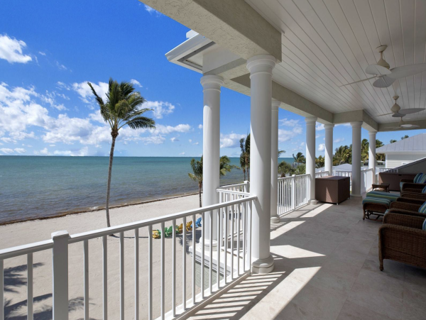 Oceanfront Luxury Vacation Estate with Pool & Spa